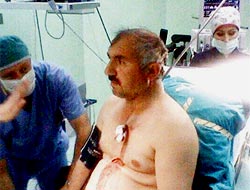 Demir çubuk ensesinden girdi