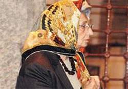 Sezer'in eşi de türban taktı