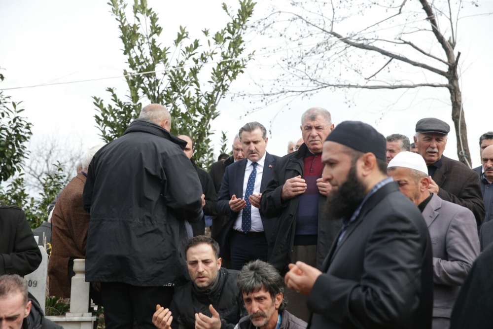 Bakan Bak, Pazar'da halasını toprağa verdi 24