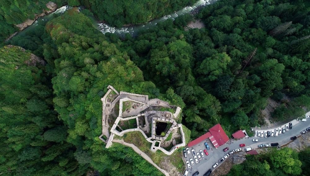 Zil Kale turistlerin ilgi odağı oldu 11