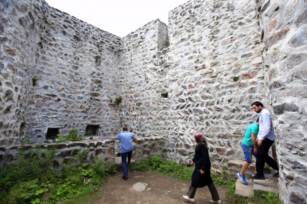 Zil Kale turistlerin ilgi odağı oldu 17