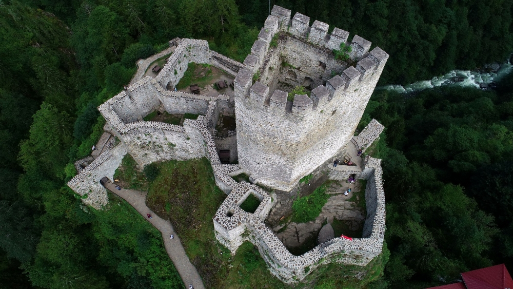 Zil Kale turistlerin ilgi odağı oldu 5