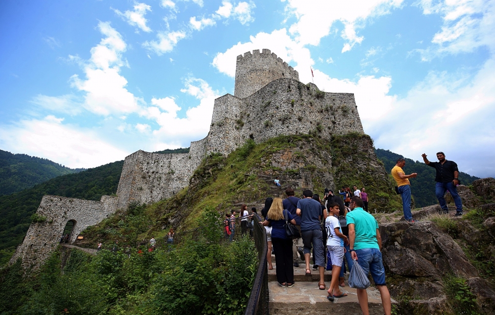 Zil Kale turistlerin ilgi odağı oldu 7