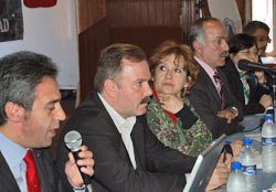 Pazar'daki çay paneli ilgi çekmedi