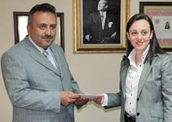 Tazminat parasını bağışladı