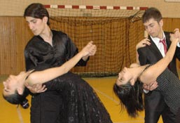 Rizeli dansçılar bölge birincisi