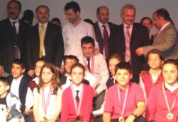 Sinan Özen Çayeli'nde ödül dağıttı