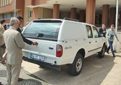 Hemşin emniyetine araç bağışı