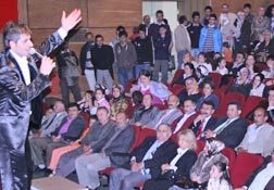 Popstar Adnan Rize'de coşturdu