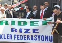 Rizeliler İngiliz'e kemane vurdu!