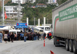 Sarp Kapısı'nda TIR kuyruğu