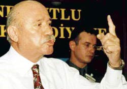 Mustafa Özbek, telekulak kurmuş