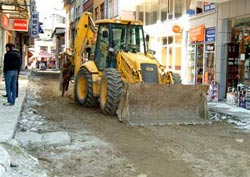 Çayeli Belediyesi taş döşüyor