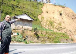 Rize'de heyelan, ev boşalttırdı