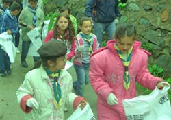 İzciler Ayder'in çöpünü topladı