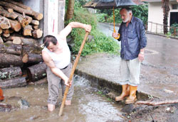 Rize'de etkili sağanak yağış