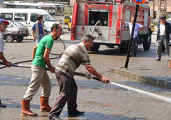 Pazar'da enkaz temizliği