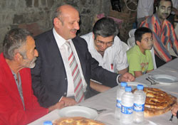 Bakırcı, Rize esnafı ile iftar açtı