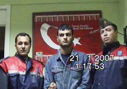 Bayraklı resimler Jandarmadan!