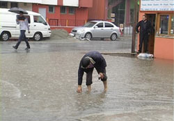 Rize'de sağanak yağış etkili oldu