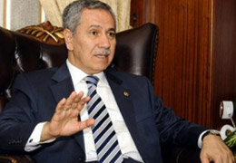 Arınç: Arı kovanına çomak soktuk