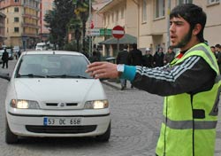 Suç işledi, trafik görevlisi oldu!