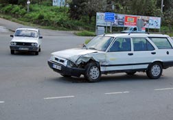 Ardeşen'de trafik kazası: 3 yaralı