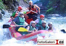 Araplar'ın Rize'de rafting keyfi