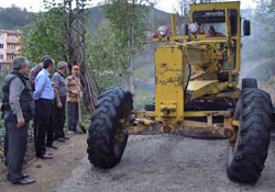 Rize'ye 28 bin ton asfalt dökülüyor