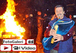 Ayder'de kar altında horon teptiler