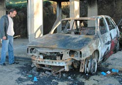 Evi ve arabası kundaklandı