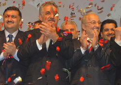 AK Parti adayları törenle karşılandı