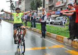 PAZAR'DA PEDALLAR YARIŞTI