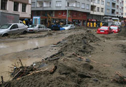 Giresun'dan Rize'ye sel yardımı