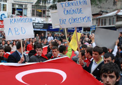 Pazarda teröre lanet yürüyüşü