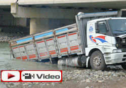 Hemşin Deresi'nde kamyon yıkamanın bedeli!