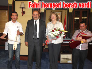 Katharine Branning'e fahri hemşerilik beratı