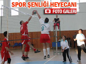 Pazar'da 6. Spor Şenlikleri voleybolla başladı