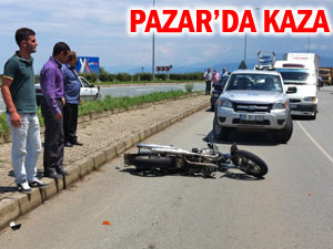 Pazar'da motosikletle otomobil çarpıştı