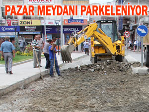 Pazar Belediyesi meydanı yeniliyor