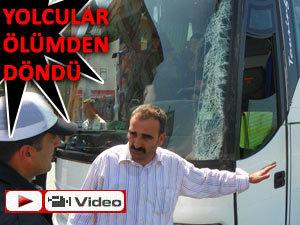 PAZAR'DA YOLCU OTOBÜSÜ TIR'A BİNDİRDİ!