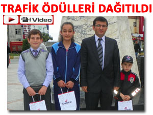 Pazar'da öğrenciler, trafik ödüllerini topladı