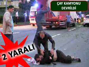 YAŞ ÇAY YÜKLÜ KAMYON DEVRİLDİ