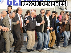 İzmir'deki Karadenizliler'den horon rekoru