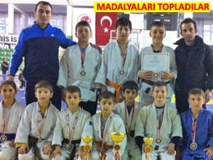 Rizeli judocular Giresun’da madalyaları topladı