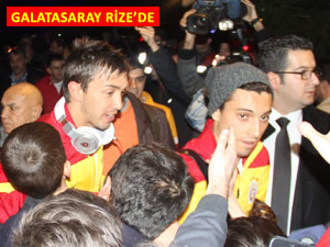 GALATASARAY RİZE'DE ÇİÇEKLE KARŞILANDI