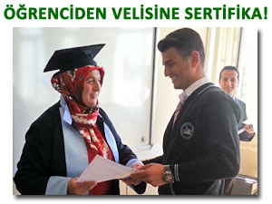 Pazar'da öğrenciler, velilerine sertifika verdi!