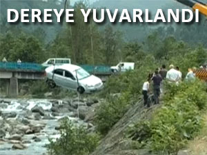 RİZE'DE OTOMOBİL DEREYE YUVARLANDI