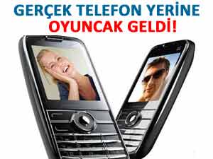 BU KEZ KUTUDAN OYUNCAK TELEFON ÇIKTI