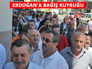 Rizeliler Erdoğan'a bağış için kuyruğa girdi